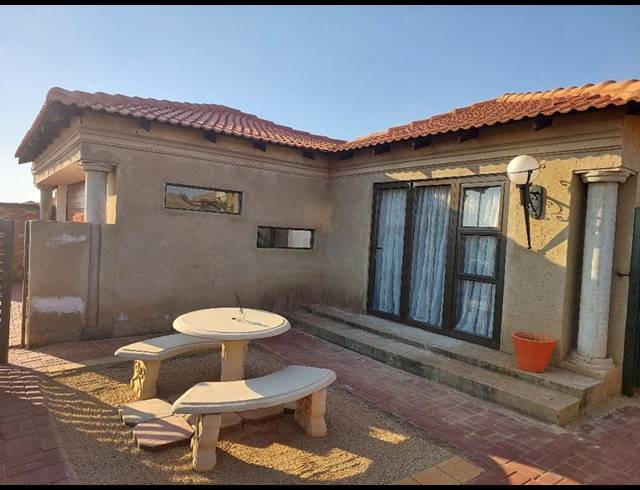 2 BEDROOM HOUSE FOR SALE IN DAWN PARK